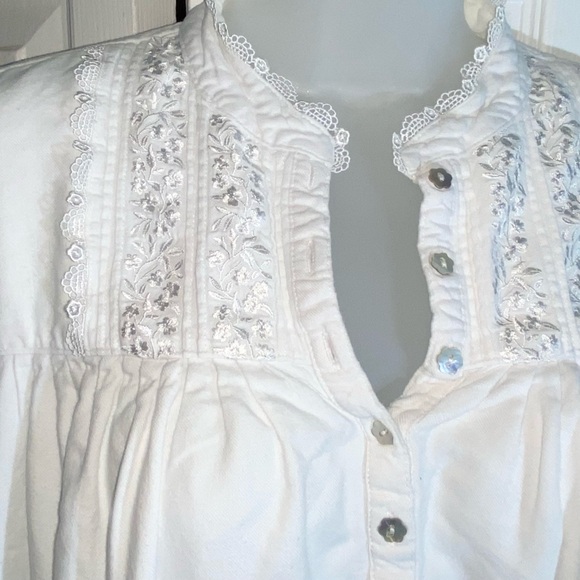 Stunning EILEEN WEST M white Flannel Nightgown Pearl Button Lace Trim Long AA15 - Picture 7 of 12